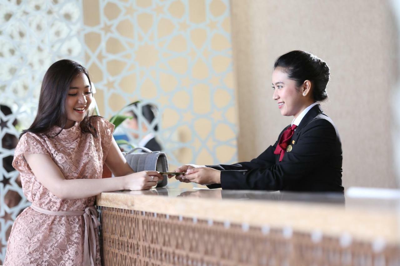 Hotel Santika Gresik Exterior photo